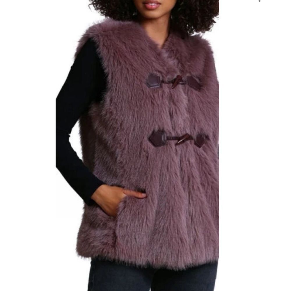 Avec Les Filles Fur Toggle Vest
Size Medium